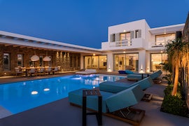 Villa Town Queen Support Mykonos Villas1